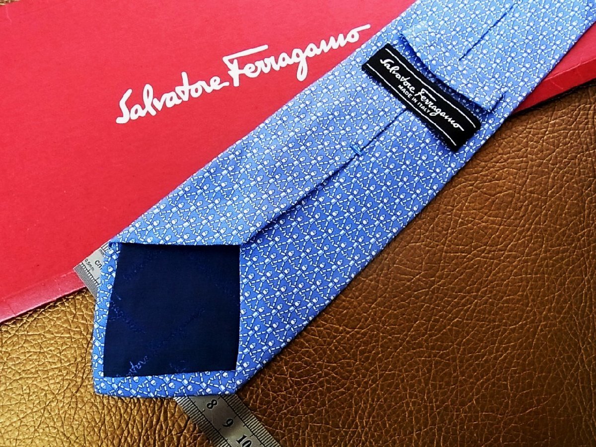 ★並品★4R00020【FERRAGAMO】フェラガモ「人形 おもちゃ 柄」ネクタイ_画像2