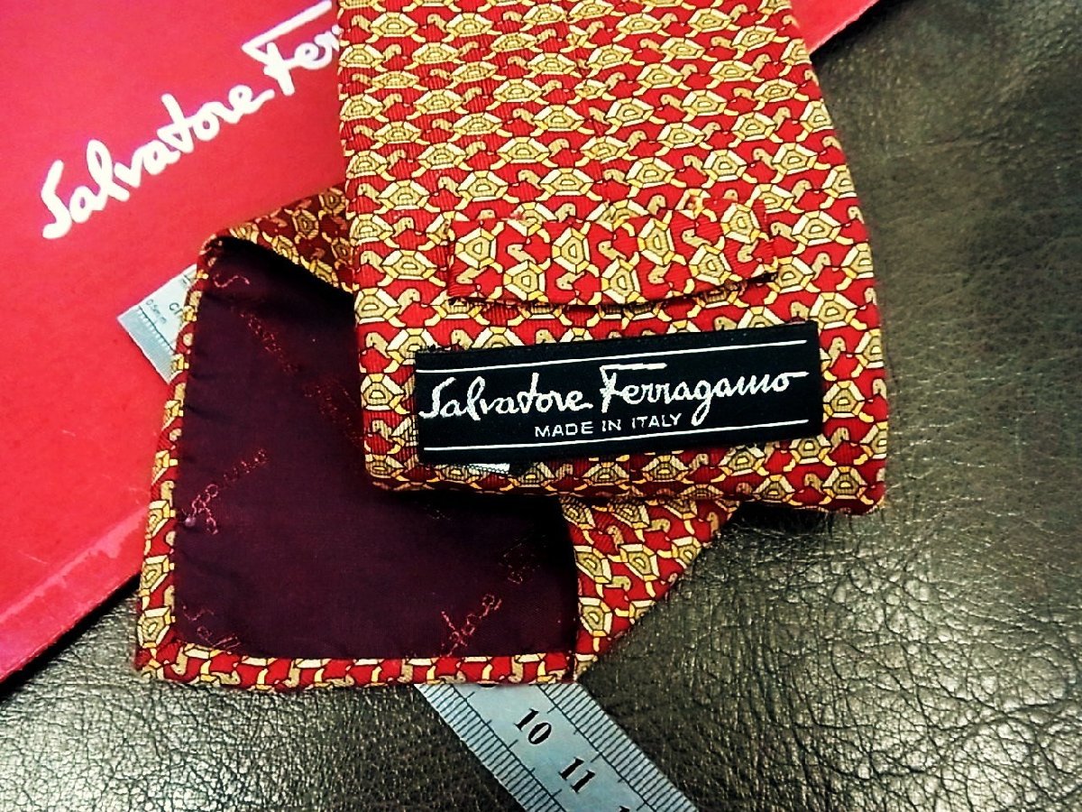 ★並品★4R01865【Ferragamo】フェラガモ「亀 カメ 柄」ネクタイ_画像2