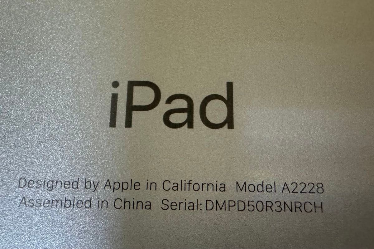 【極美品 】iPad Pro 11インチ 第2世代 Wi-Fiモデル 1TB シルバー  MXDH2J/A A2228 ケース付き