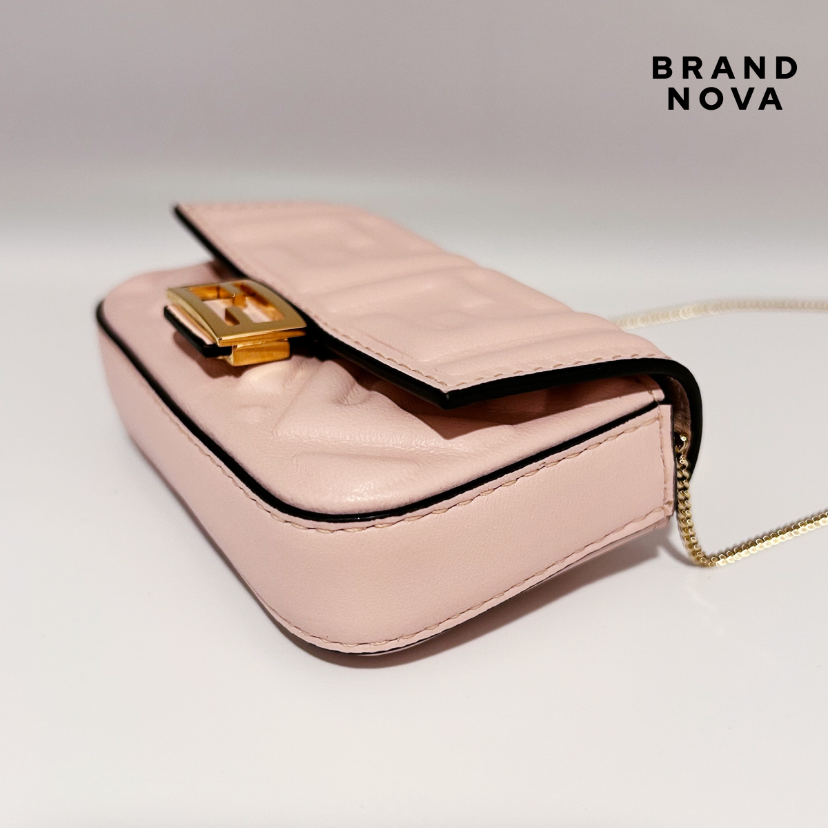 FENDI フェンディ ナノ バゲット チャーム ピンクナッパレザー FENDI フェンディ ナノ バゲット チャーム ピンクナッパレザー