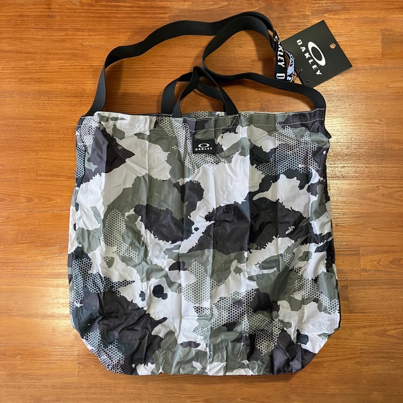 【送料無料／新品】OAKLEY オークリー　エッセンシャル サブ トート Essential Sub Tote　パッカブルバッグ/ショルダー/手提げ/エコバッグ