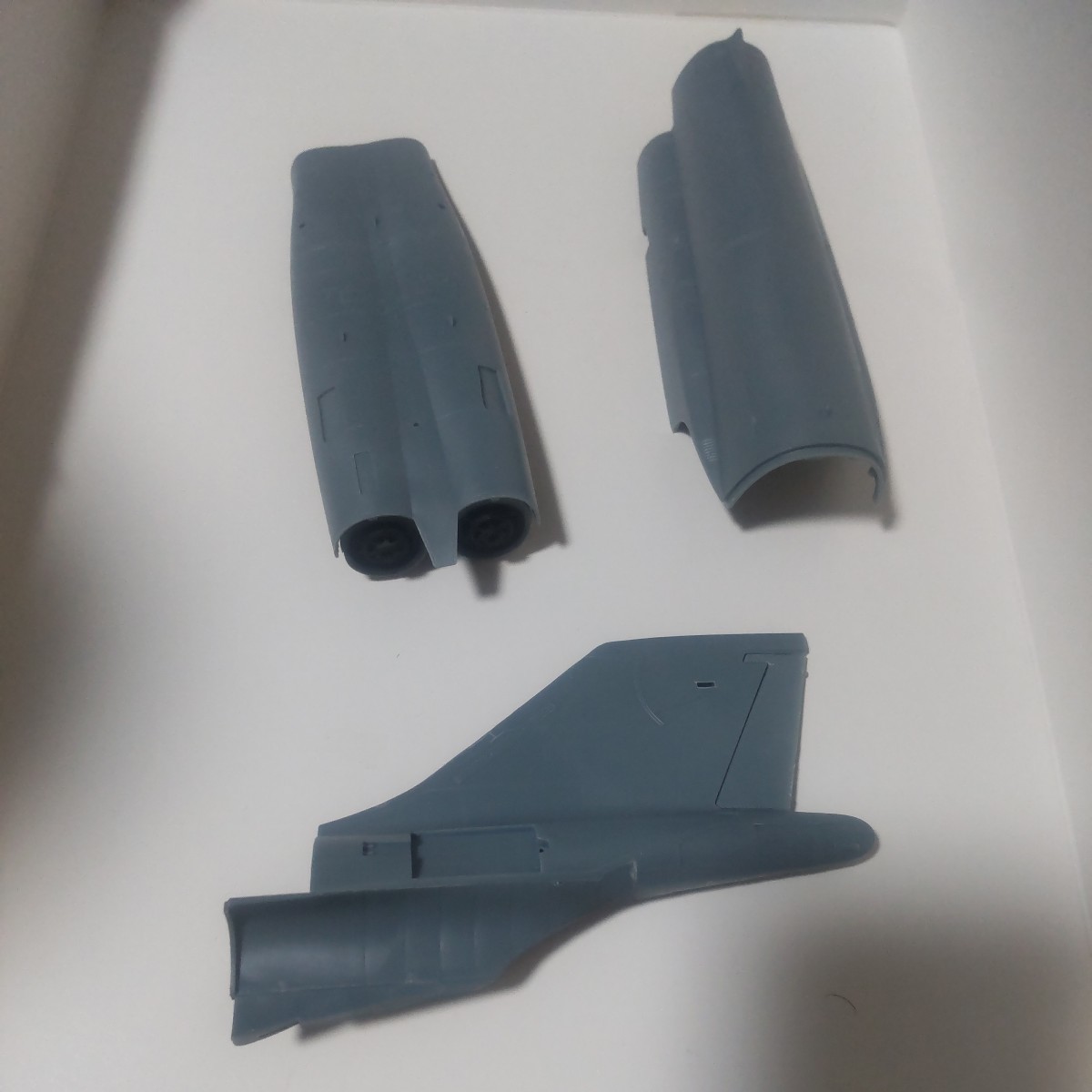 キティホーク 1/48 F-101 付属 胴体部パーツのみ ジャンク品 接着箇所有り_画像1