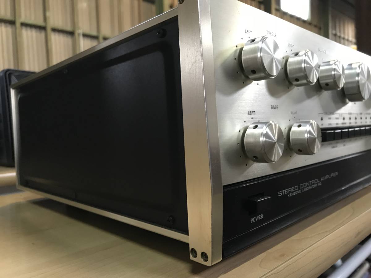  Accuphase C-200 pre-amplifier Accuphase