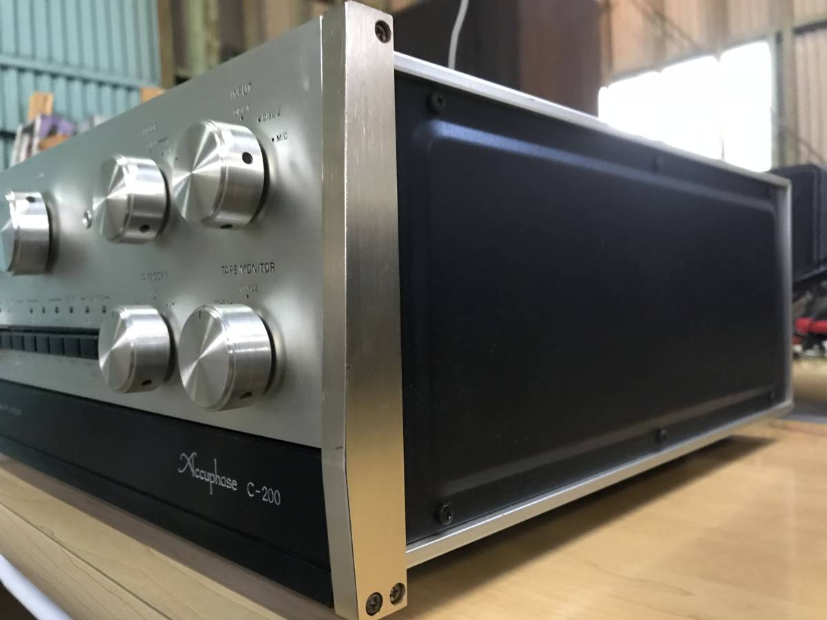  Accuphase C-200 pre-amplifier Accuphase