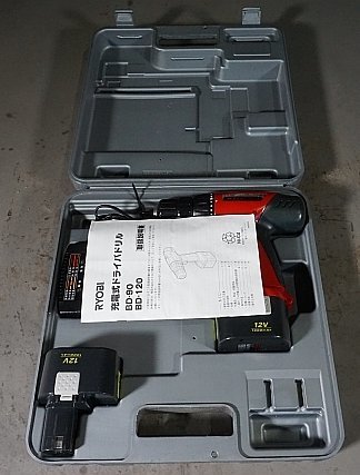 ◎ RYOBI リョービ 12V 充電式ドライバドリル 充電器 バッテリー２個付き UBC-150 B-1203M ※ジャンク品 BD-120_画像2