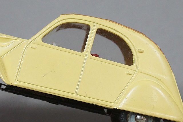 DINKY TOYS ディンキートイズ 1/43 Citroen シトロエン 2CV Modele 61 イエロー 全長約9cm フランス製 558_画像5