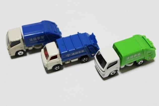 ▽ジャンク TOMICA トミカ いすゞ GIGA/ダンプカー/ゴミ収集車 TOYOTA DYNA など色々7点セット 本体のみ_画像2