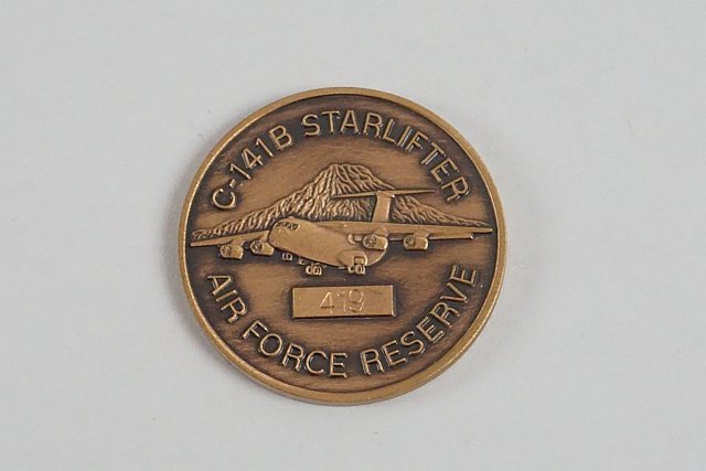 ★ アメリカ空軍 第446空輸航空団 C-141B スターリフター チャレンジコイン ※本体のみ_画像1