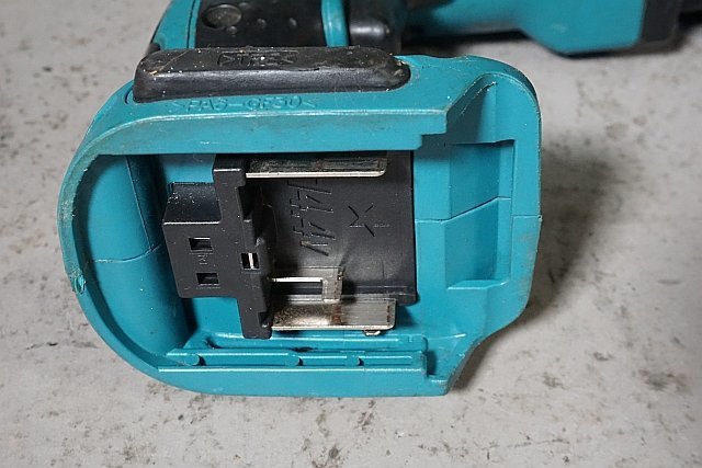 ◎ makita マキタ 14.4V 16mm 充電式ハンマードリル 充電器 バッテリー２個付き DC14RC BL1430 ※動作確認済み HR162D_画像5