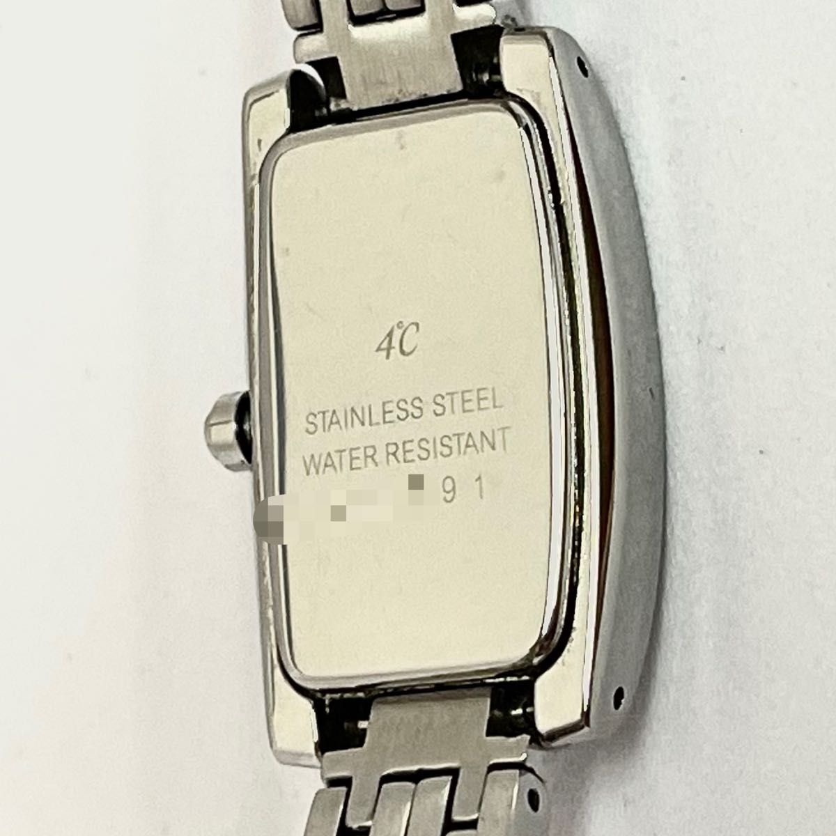 稼働 4℃ レディース腕時計 ストーンベゼル トノー シルバー 稼働 4℃ レディース腕時計 ストーンベゼル トノー シルバー