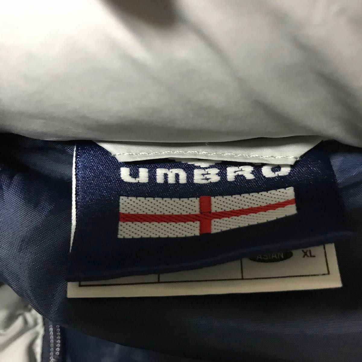 希少 UMBRO ENGLAND代表  ダウンジャケット 90's アイスグレー×ネイビー メンズLLサイズ 大きいサイズ 