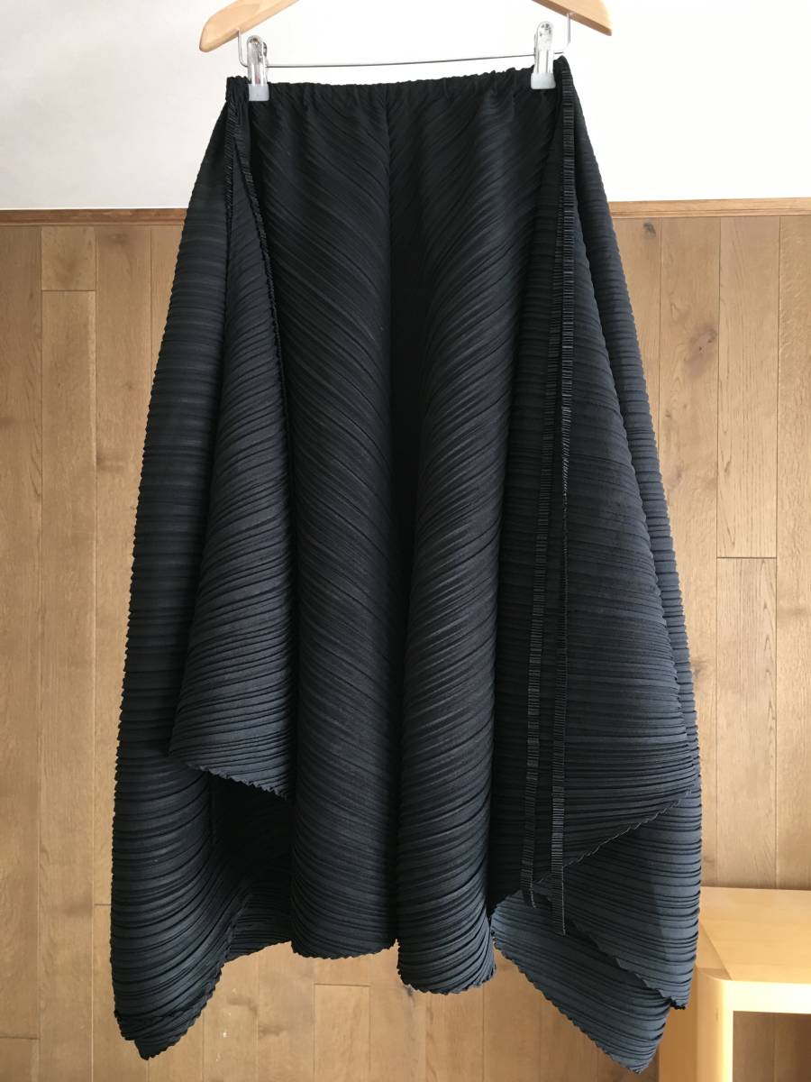 美品 ISSEY MIYAKE イッセイミヤケ 　 プリーツ　変形　スカート２　IM92FG919_画像1