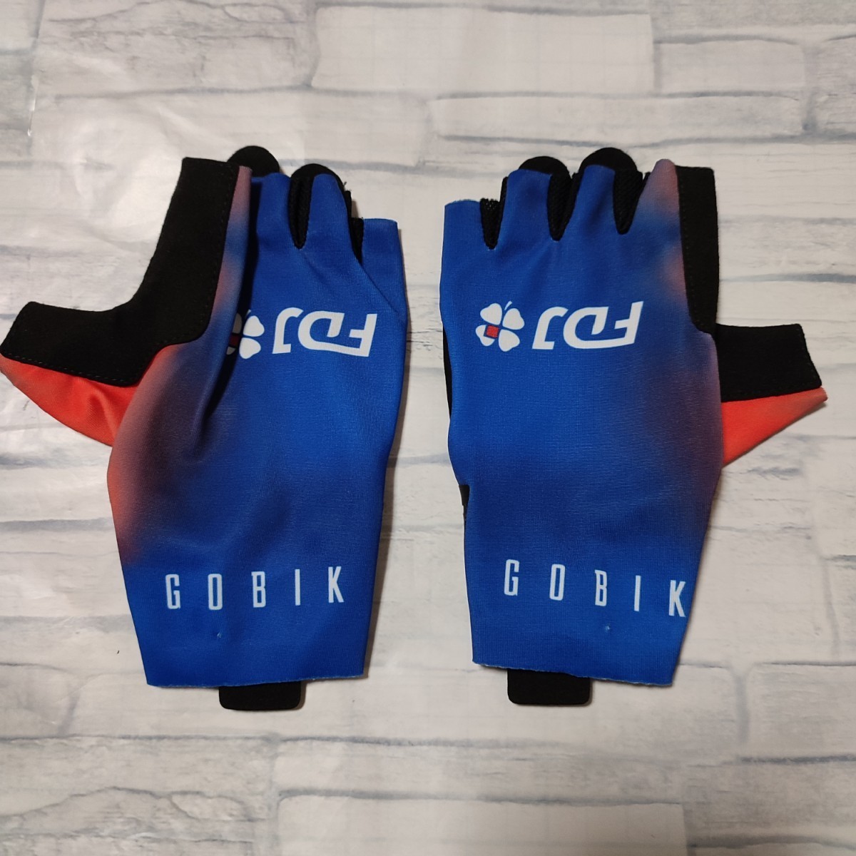 支給品　エアログローブ　FDJ　手袋　GOBIK サイクルジャージ　ロードバイク　自転車　XS　RIVAL GLOVE PRO TEAM AERO-RIVAL UNISEX FDJ_画像3