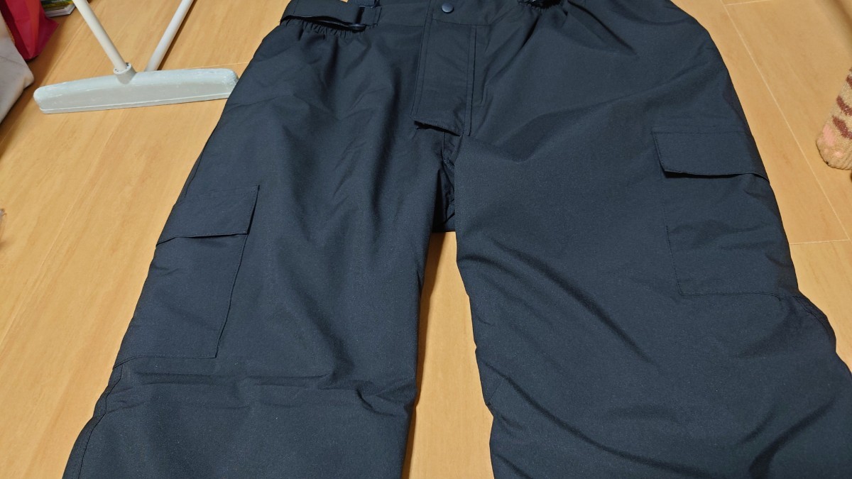 【新品未使用】LUKIA 防水 防寒 ウインター ストレッチ サロペット パンツ_カーゴポケット付きです。
