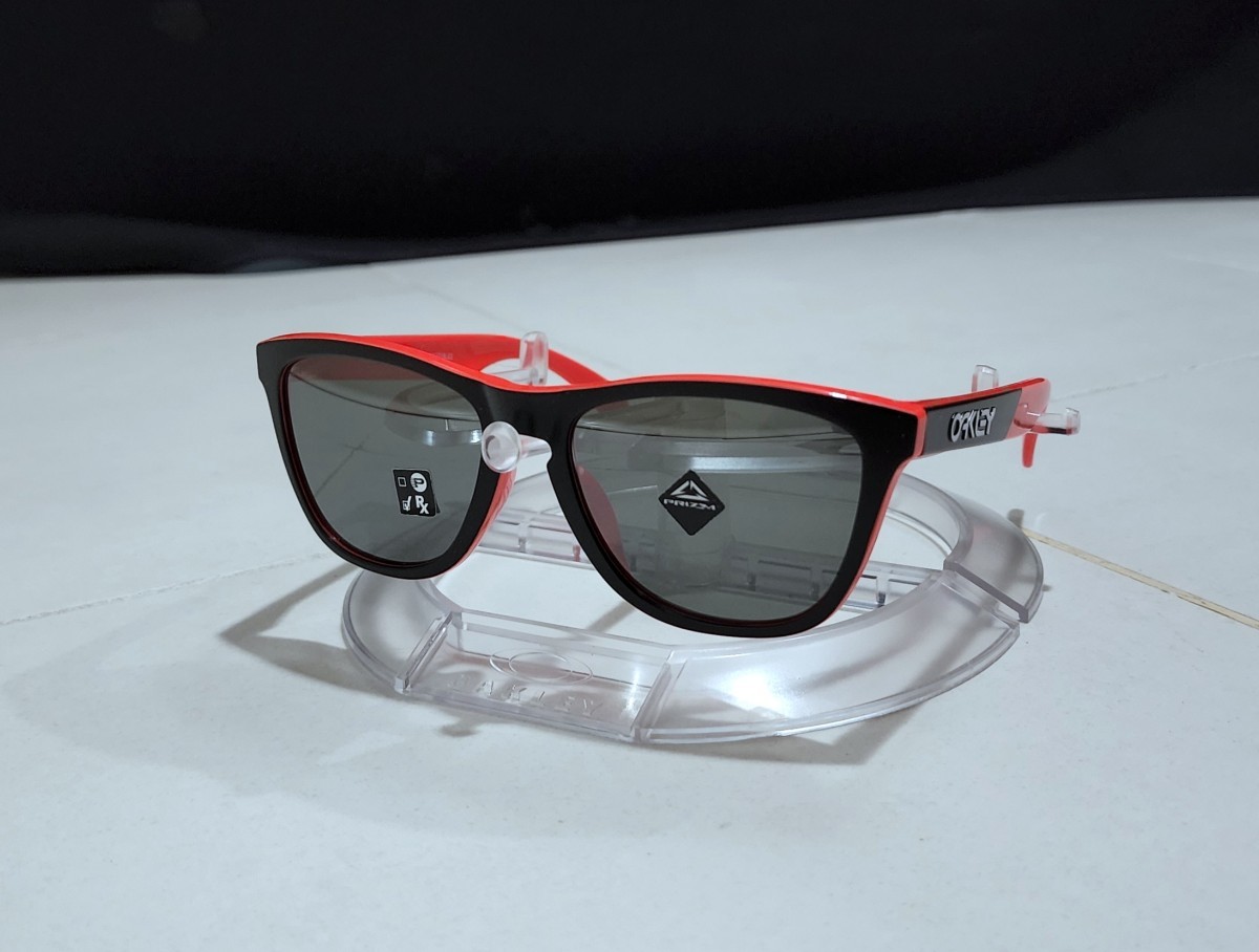 正規品 新品 偏光レンズ付き OAKLEY FROGSKINS オークリー フロッグスキン ASIA FIT アジアフィット Polarized ポラライズド サングラス