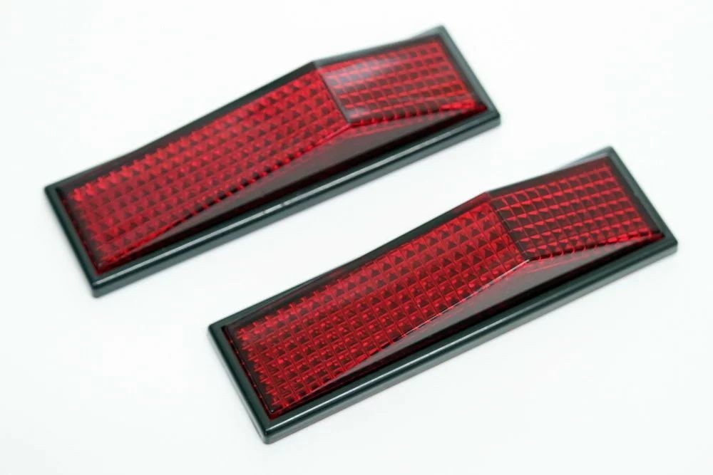 送料込　汎用ブラック枠付き リフレクター 大 レッド 赤 黒 フレーム バンパー リア サイド テール エアロ 反射材 反射板 LED は無し_画像1