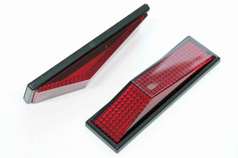 送料込　汎用ブラック枠付き リフレクター 大 レッド 赤 黒 フレーム バンパー リア サイド テール エアロ 反射材 反射板 LED は無し_画像7