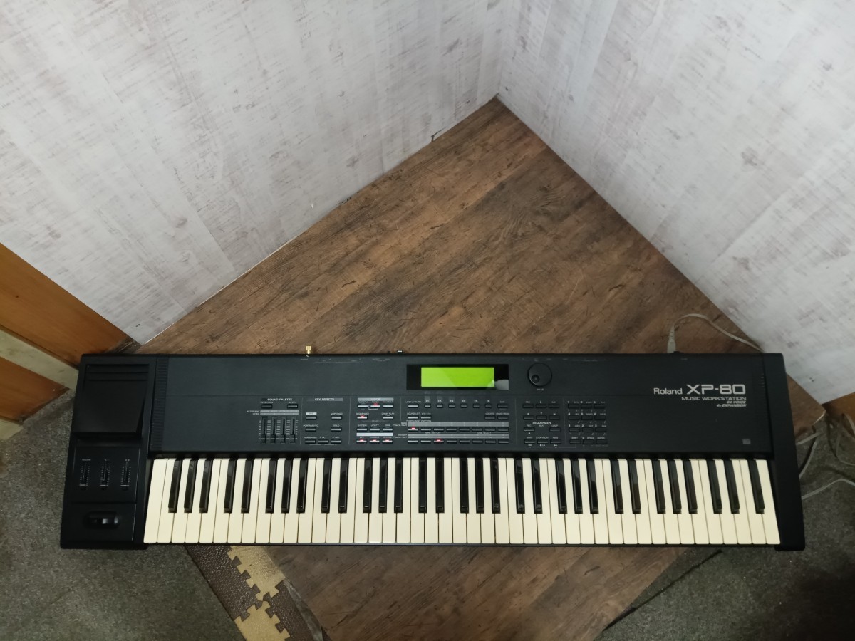 必見!!　Roland　ローランド　XP-80 シンセサイザー　MIDI キーボード　ピアノ　音響機材　楽器　ワークステーション　ジャンク_画像1