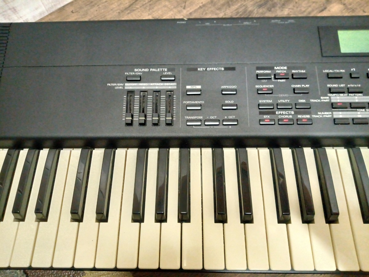 必見!!　Roland　ローランド　XP-80 シンセサイザー　MIDI キーボード　ピアノ　音響機材　楽器　ワークステーション　ジャンク_画像3