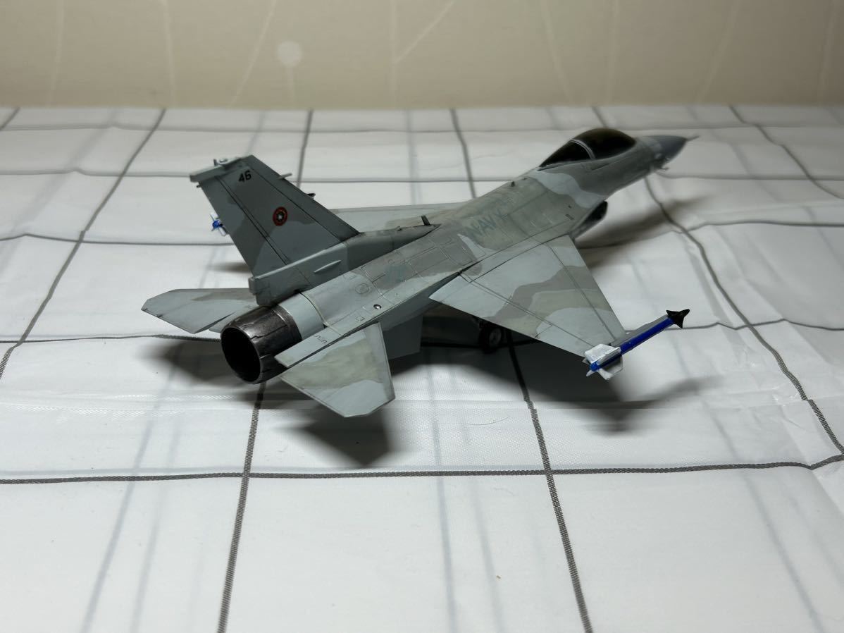 1/72 ハセガワ アメリカ海軍 F-16N トップガン 完成品_画像4