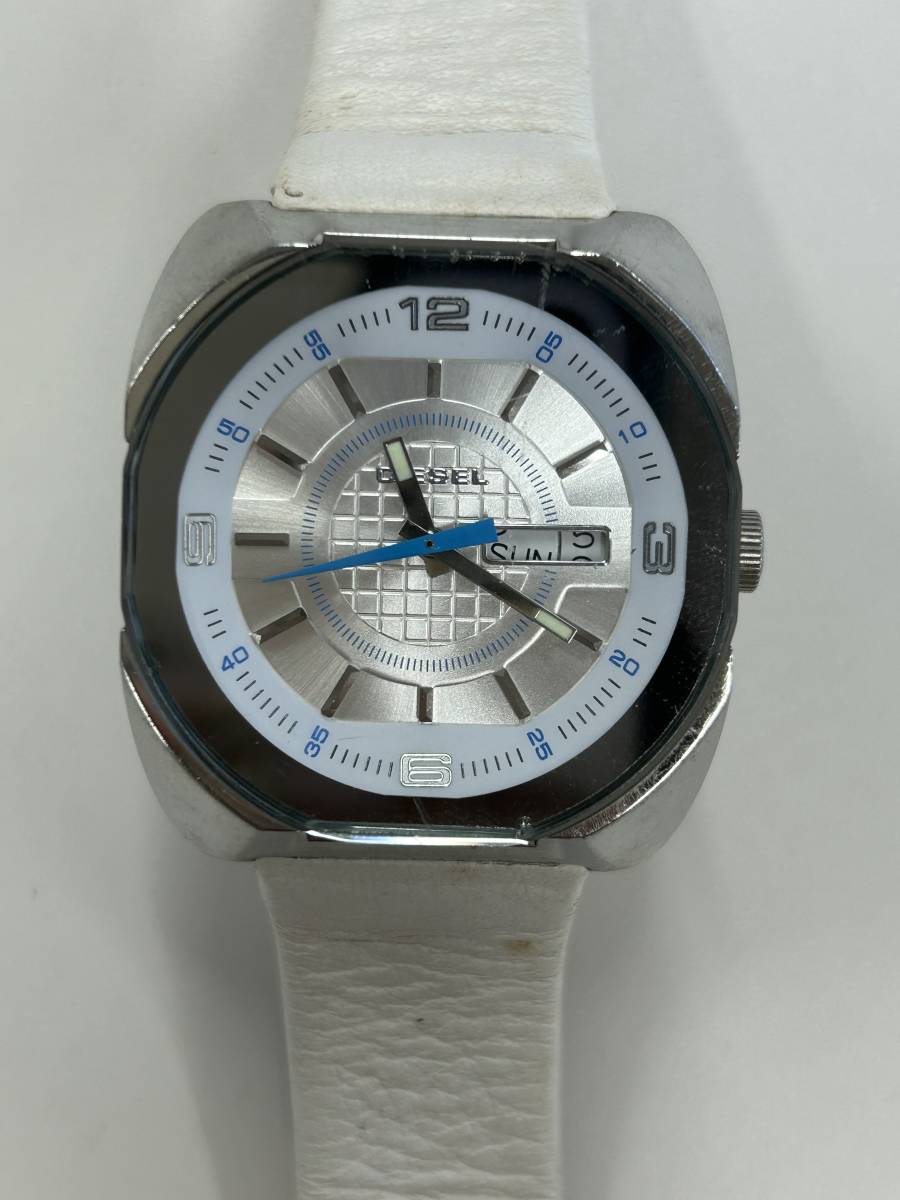 M-5124　【同梱不可】980円～ 中古品　DIESEL/ディーゼル　DZ-5119　シルバー文字盤　クォーツ　メンズ　腕時計　_画像1