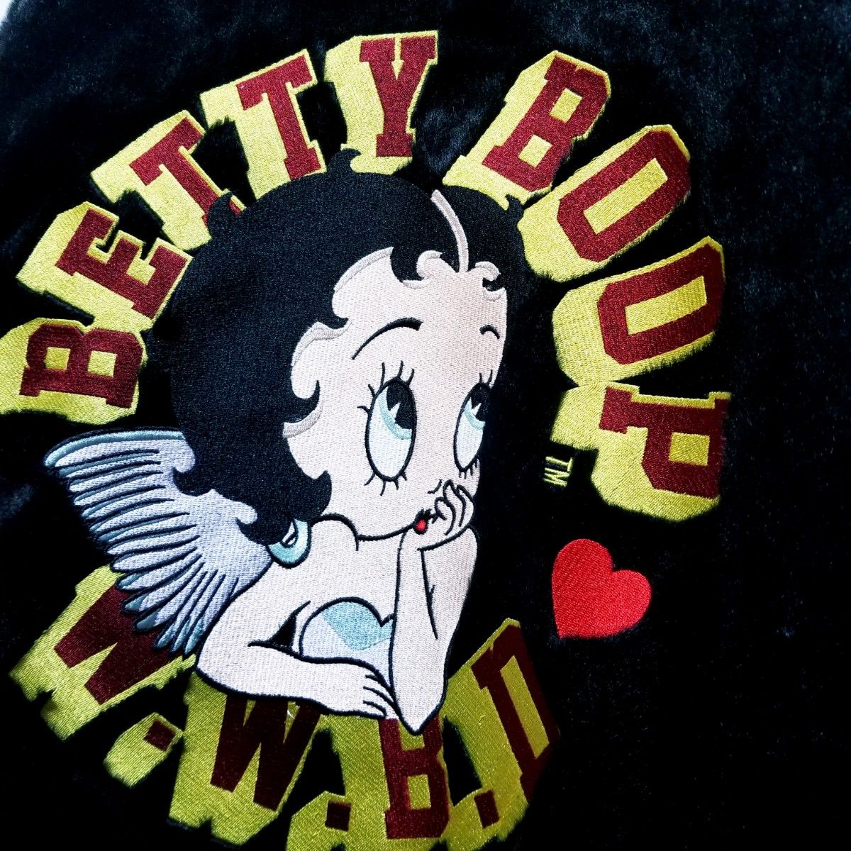 BettyBoop（ベティブープ）新品　ファー　パーカー　刺繍　黒色　Lサイズ