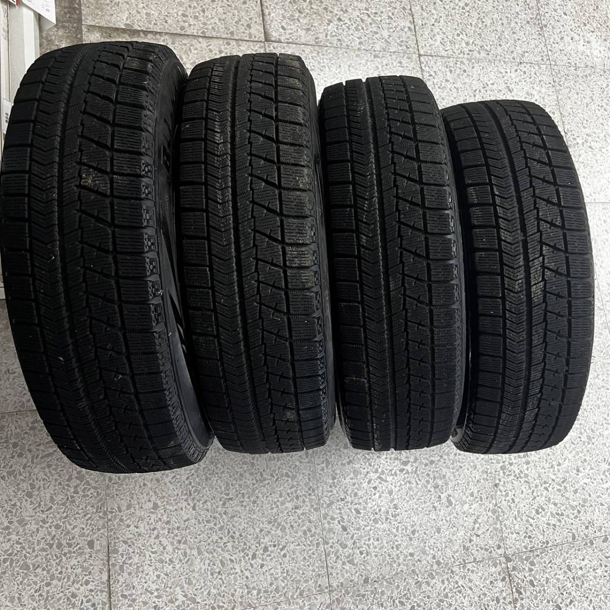 溝あり　ブリヂストン　スタッドレス　4本セット　175/65R15　トヨタ　アクアで使用　BLIZZAK BRX_画像9