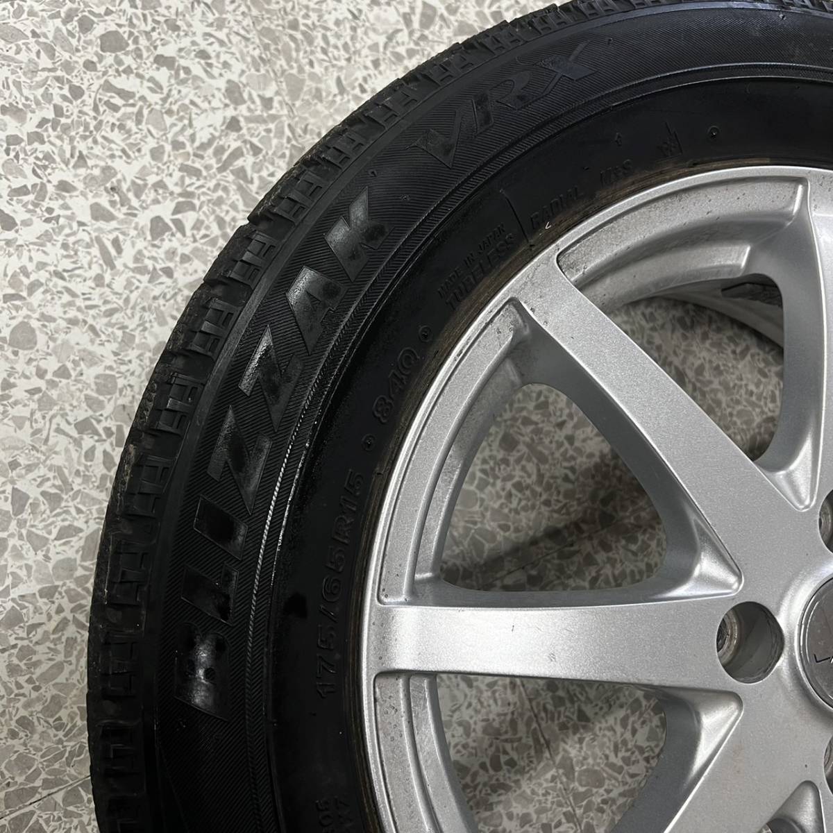 溝あり　ブリヂストン　スタッドレス　4本セット　175/65R15　トヨタ　アクアで使用　BLIZZAK BRX_画像3