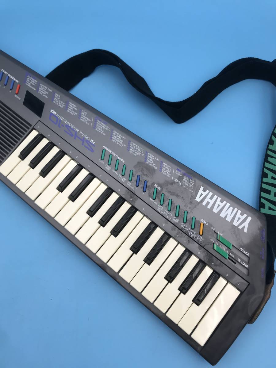 A9288◎YAMAHA ヤマハ　ショルダーキーボード　SHS-10S　音出しOK　キーボードケース付き　アダプタ(SCP35-90300)付属　【訳アリ】_画像3