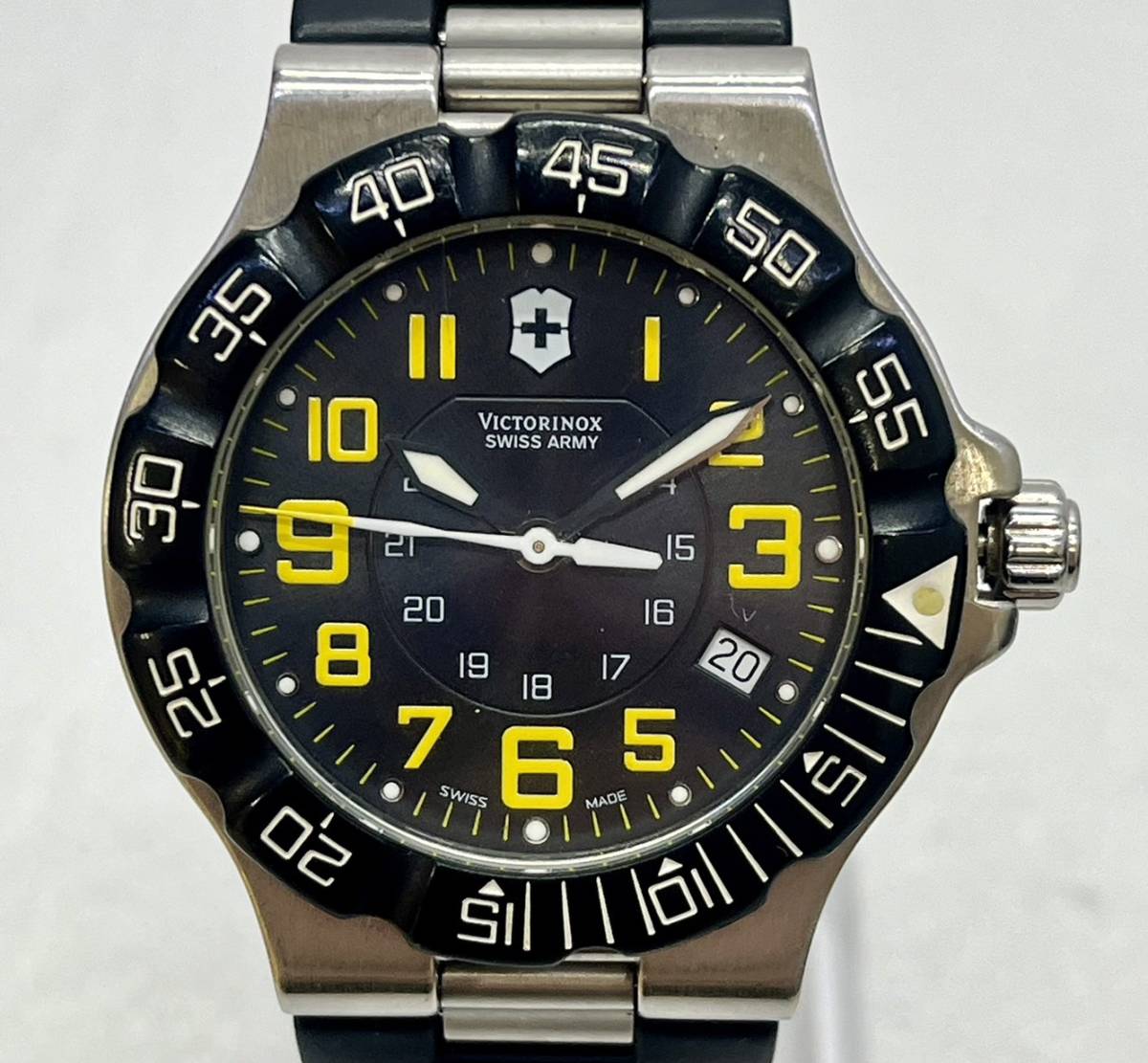 【DHS2025AT】VICTORINOX ビクトリノックス SWISS ARMY クォーツ 241412 黒文字盤 ラバーベルト 腕時計 稼働品_画像2