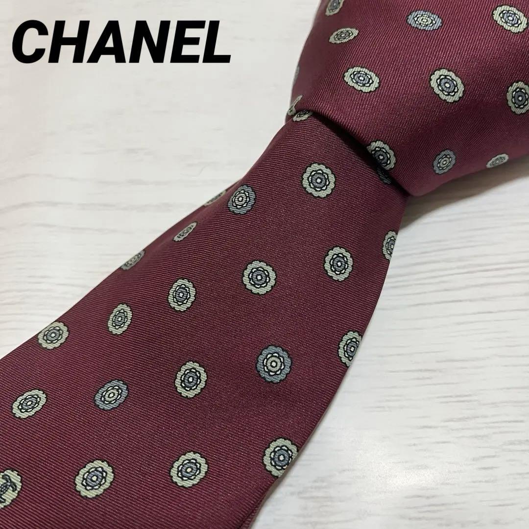 送料無料　美品　シャネル　CHANEL ネクタイ シルク100％ 小紋柄 ボルドー 花柄　高級　総柄　絹　ハイブランド　ビジネススーツ_画像1