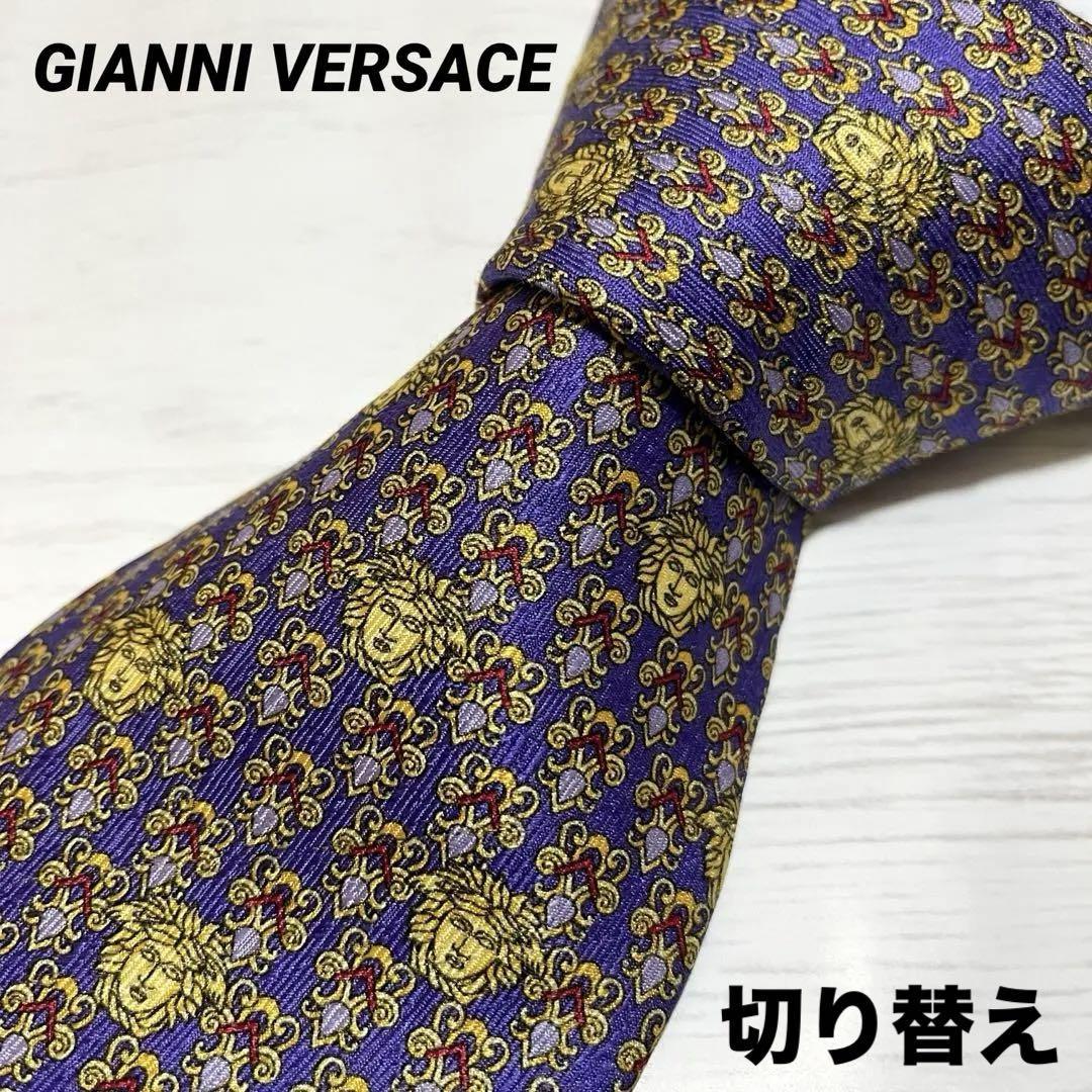 送料無料　美品　ジャンニヴェルサーチ　GIANNI VERSACE ネクタイ シルク100％ メデューサ 紫　金 総柄　アラベスク柄　ビジネススーツ　絹_画像1