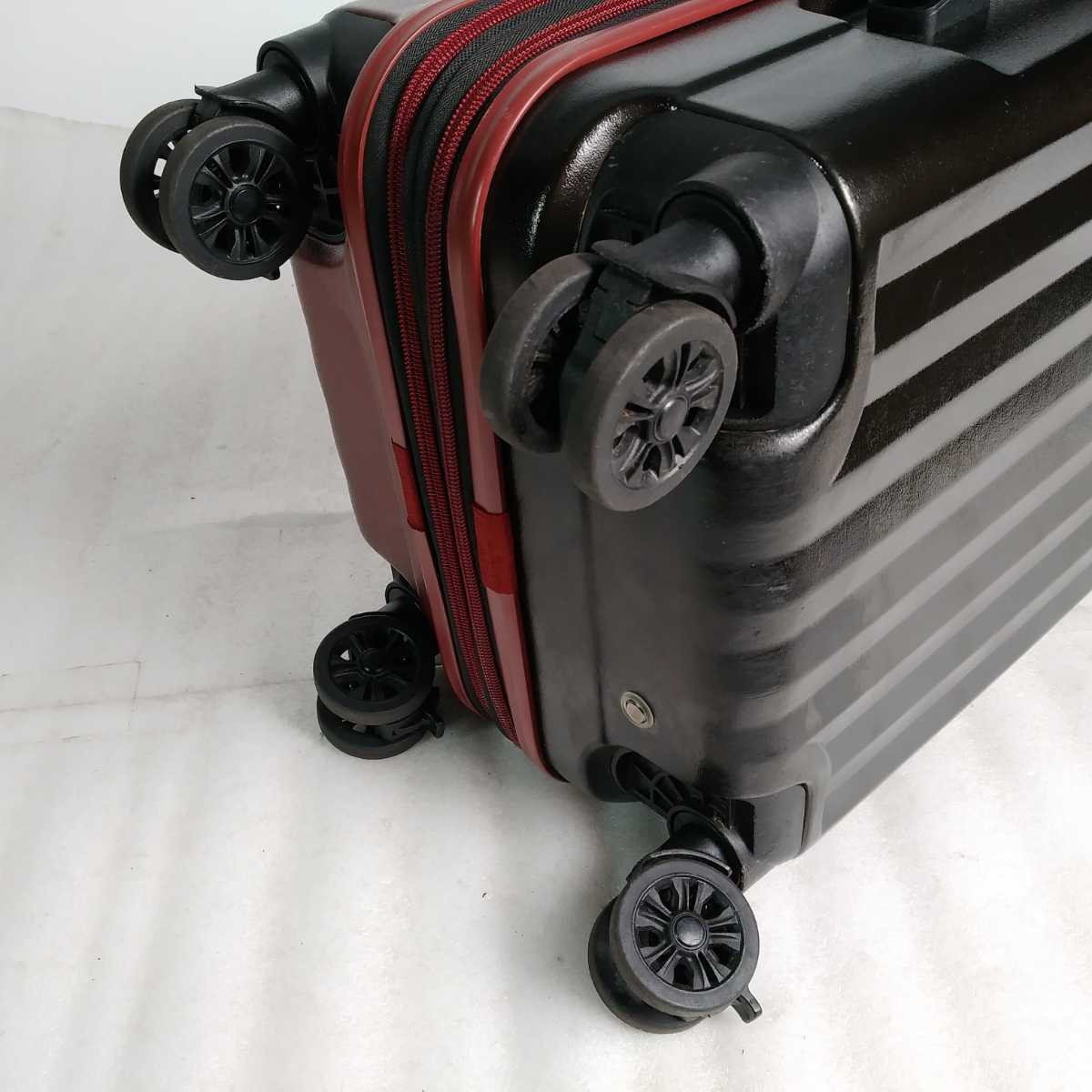 中古169　Sサイズ　スーツケース　キャリーケース　機内持ち込み　拡張機能　サスペンション　ストッパー　TSA　ワイン_画像6