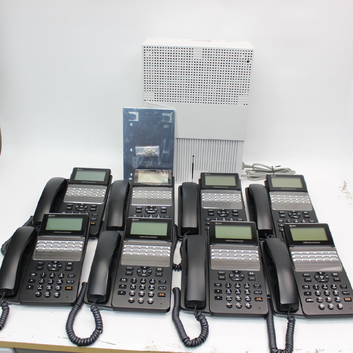138)NTT スマートネット コミュニティシステム αA1 電話機2018年製 STEL-2 K 8台 主装置2019年製 N1S-ME-1 通電OK 現状品_画像1