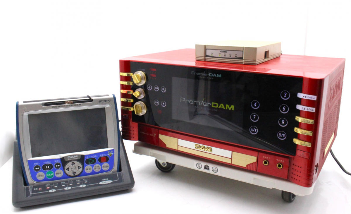 【ト石】 第一興商 DAM カラオケ機器セット DAM-XG1000Ⅱ 業務用通信カラオケプレミアダム/デンモク/充電器/DAM-MF336Ⅱ まとめ EAZ01EWH17_画像1