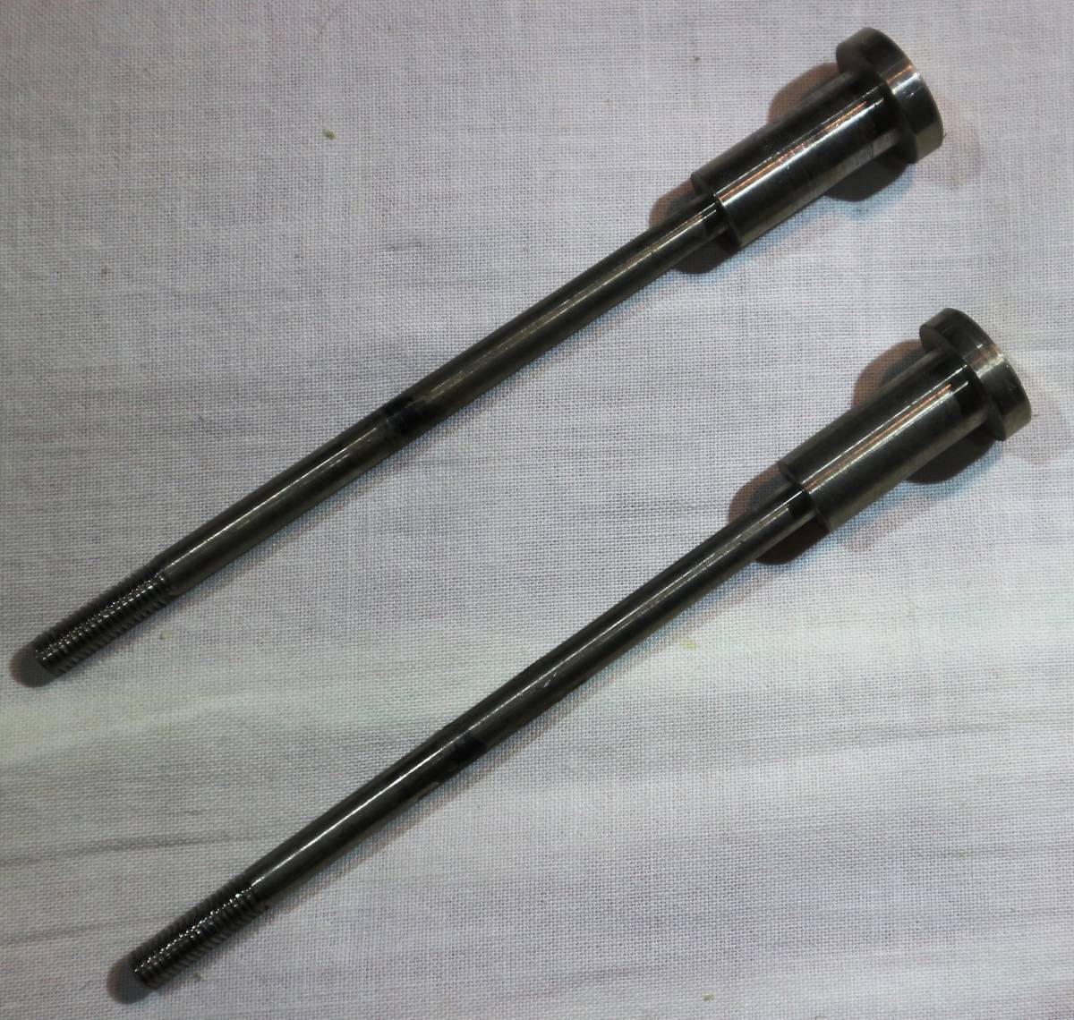 中古 希少 BOSE 小型パワーアンプ/小型スピーカー接続用ネジ 2本 中古 希少 BOSE 小型パワーアンプ/小型スピーカー接続用ネジ 2本
