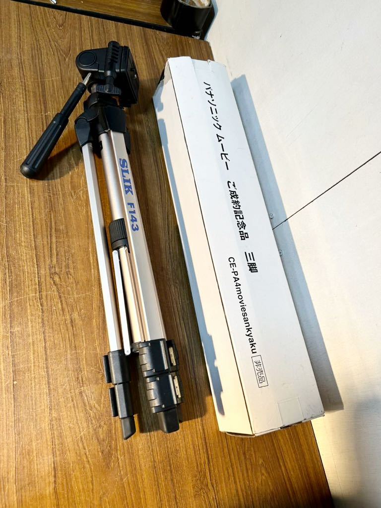 SLIK 三脚 F143 「ビデオカメラ」「デジタルカメラ」の両方に対応 143はFシリーズ小型・軽量モデル スリック株式会社 全高 1,315mm 三脚_画像1