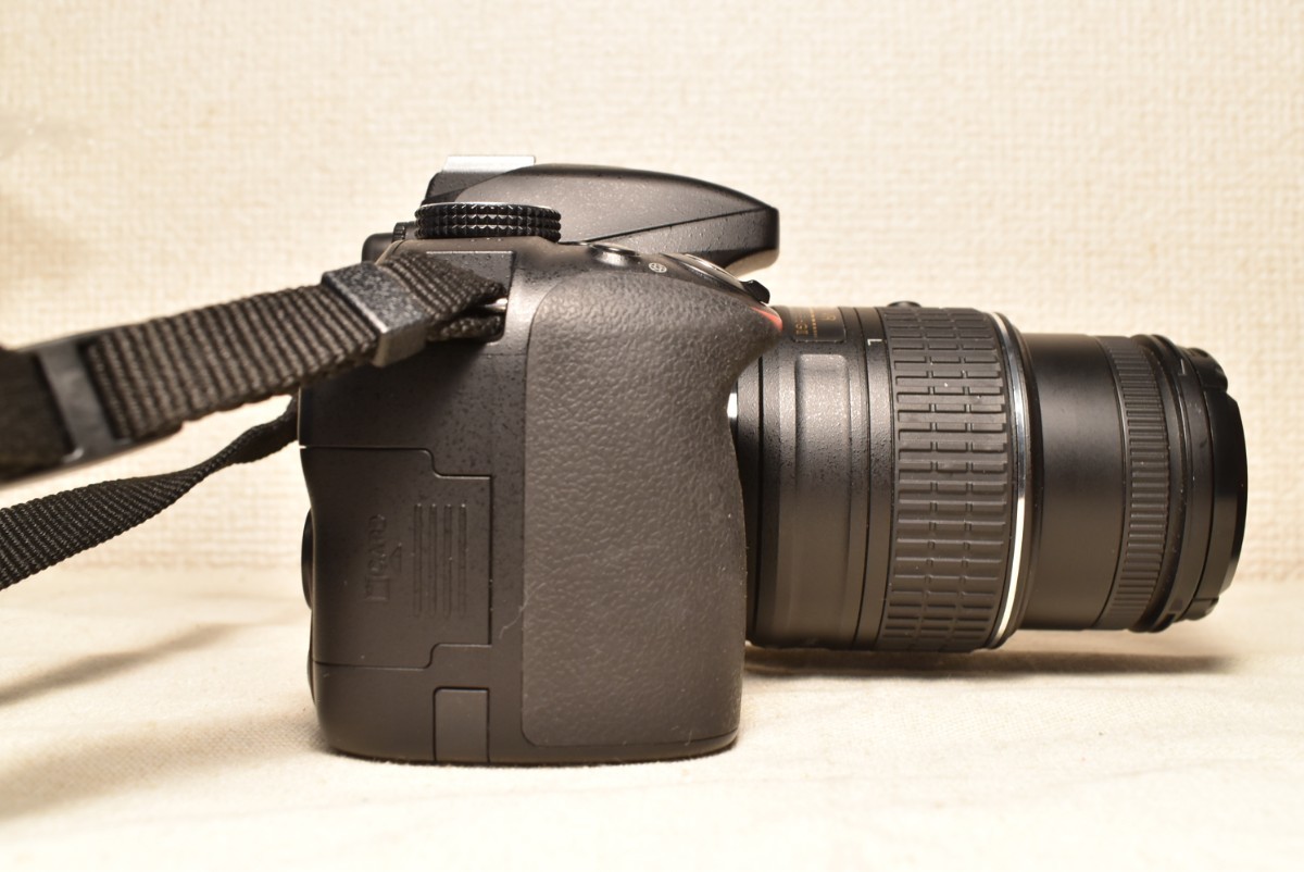 シャッター回数約3,300回 Nikon D3300 VRレンズキット AF-S DX NIKKOR 18-55mm f/3.5-5.6G VR II ニコン_画像3