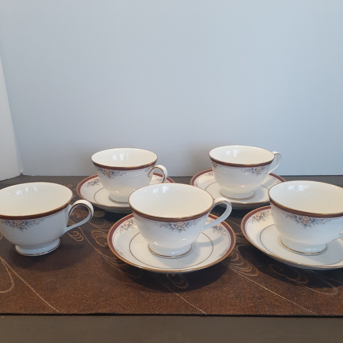 ノリタケ 　Noritake 　カップ& ソーサー 大皿　中皿　花模様　ワインカラー_画像3