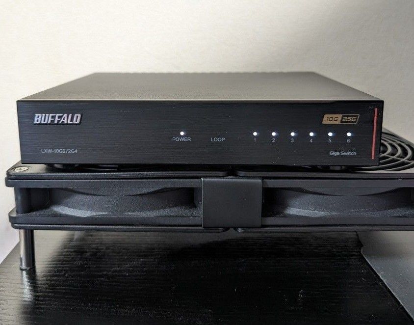 BUFFALO 10GbE/2 5GbE対応 金属筐体 AC電源 6ポート ブラック BUFFALO 10GbE/2 5GbE対応 金属筐体 AC電源 6ポート ブラック