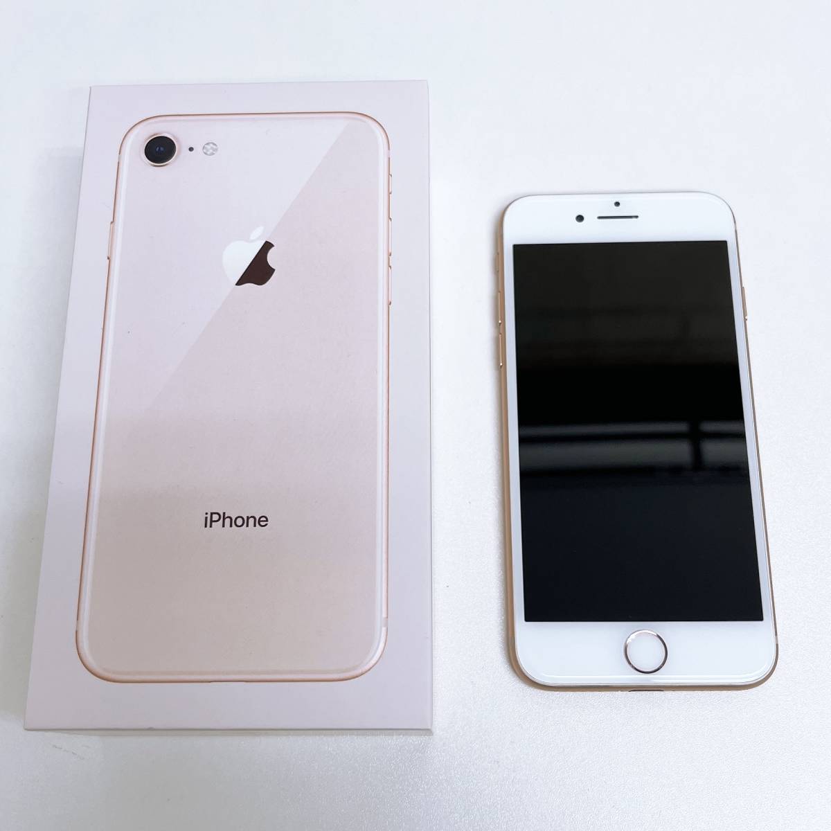 美品 使用感少なめ iPhone8 64GB gold simロックあり softbank ネットワーク〇 バッテリー100% 箱 イヤホンあり　初期化済み_画像1