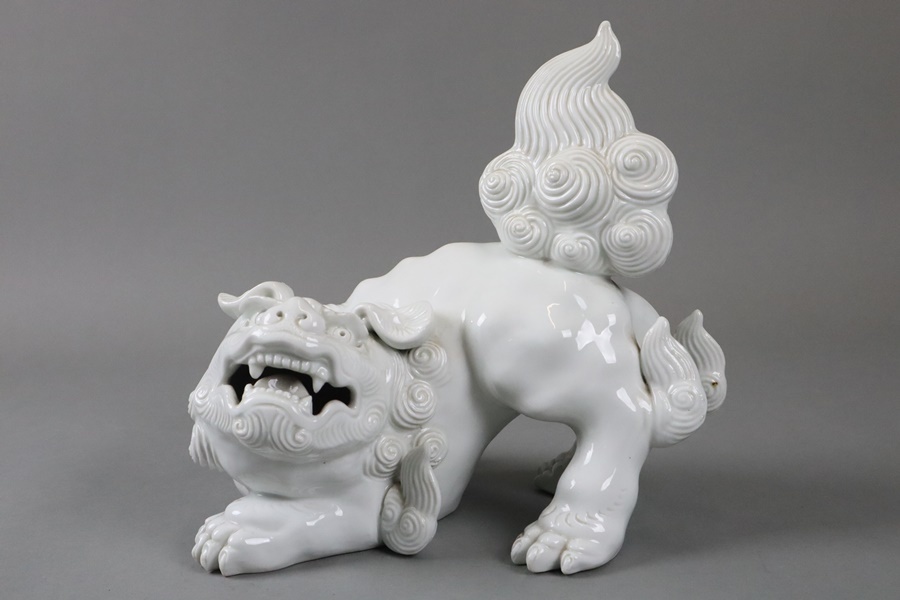 鍋島焼 在銘 白磁 獅子 置物 幅25cm 細密細工 古美術品[c01]_画像2