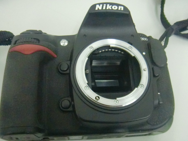 ☆Nikon/ニコン デジタル一眼レフカメラ D300！ボディ！(MID-2249)「60サイズ」☆_画像3