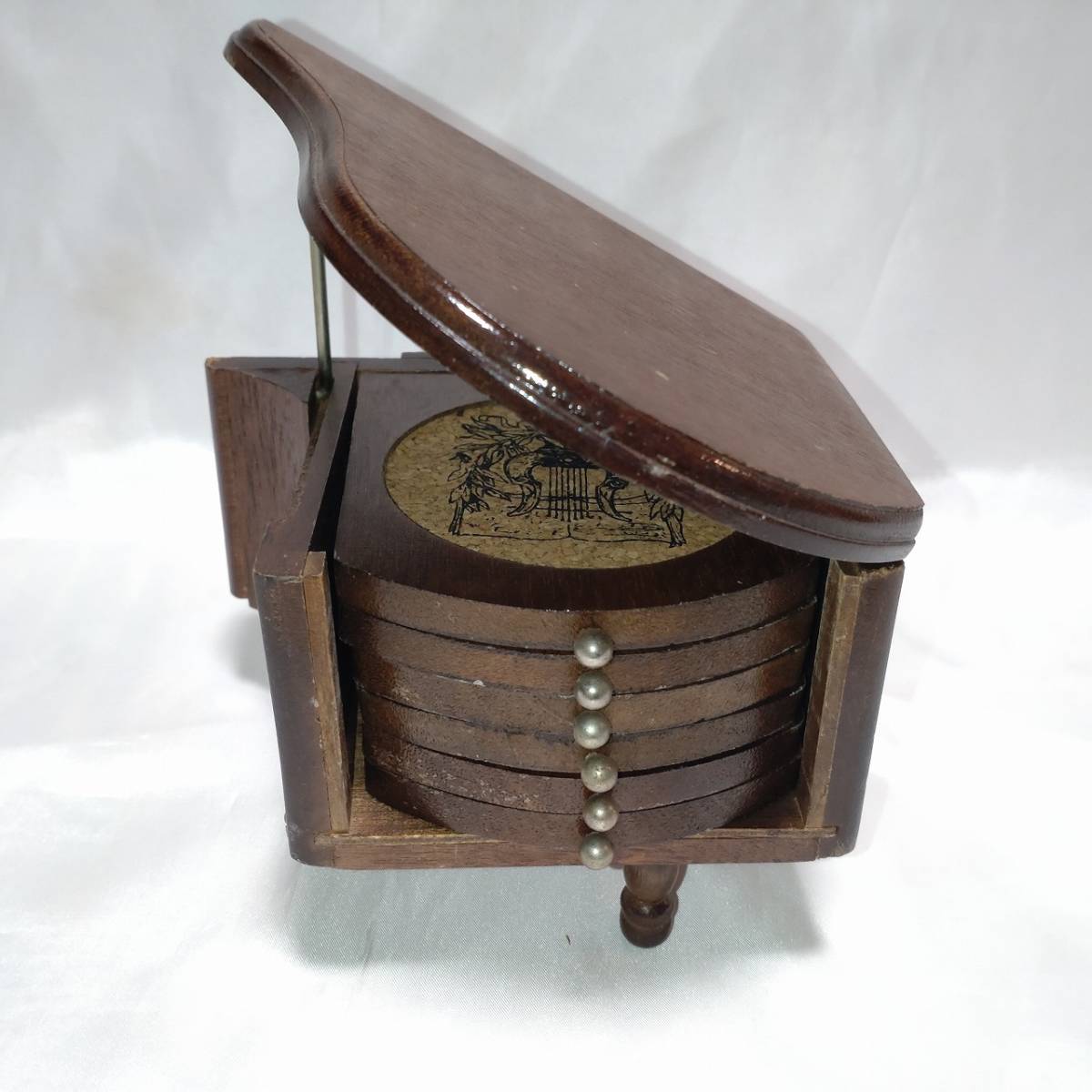 グランドピアノ コースター 6枚セット 木製 ビンテージ 洋風 置物 幅約13.7cm 奥行約14.5cm 高さ約15.5cm 【4137】の画像3