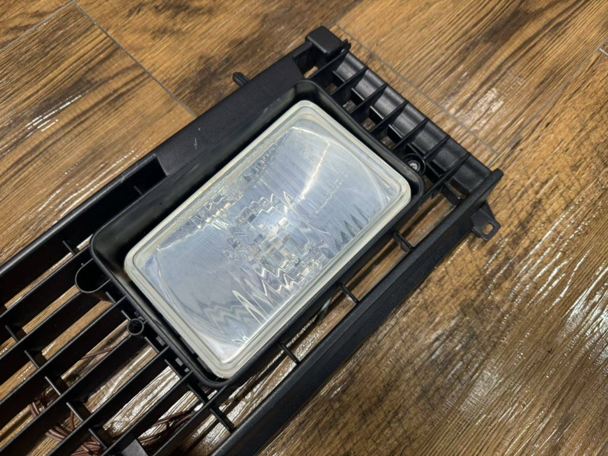 送料無料　アウディ 80 ヘラー　グリル　フォグランプ　AUDI 80 center grille lights HELLA 未使用　美品　長期保管　当時物_画像6