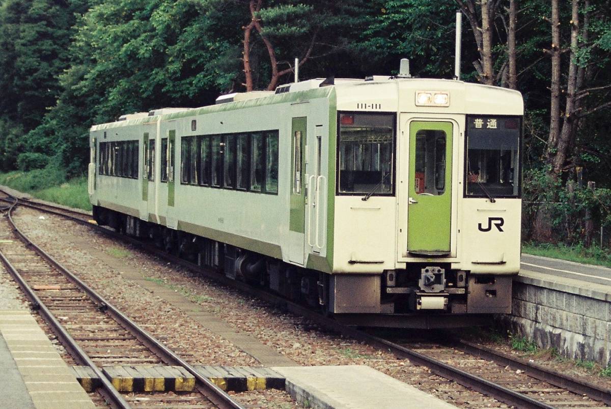 鉄道写真　東日本旅客鉄道（JR東日本）　キハ111・112形100番台　Lサイズ　ネガ・データ化_画像1