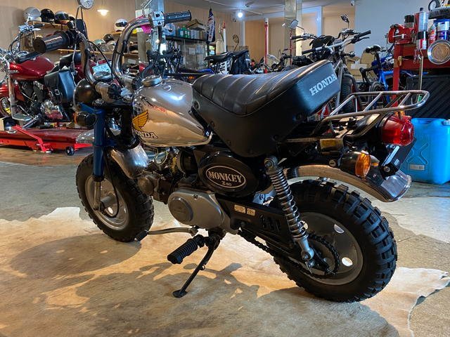 □HONDA MONKEY Z50J ホンダ モンキー 50改 50cc シルバー 6V エンジンMT4速 実動! 自賠R5.6 原付 原チャリ スクーター バイク 札幌発★_画像5