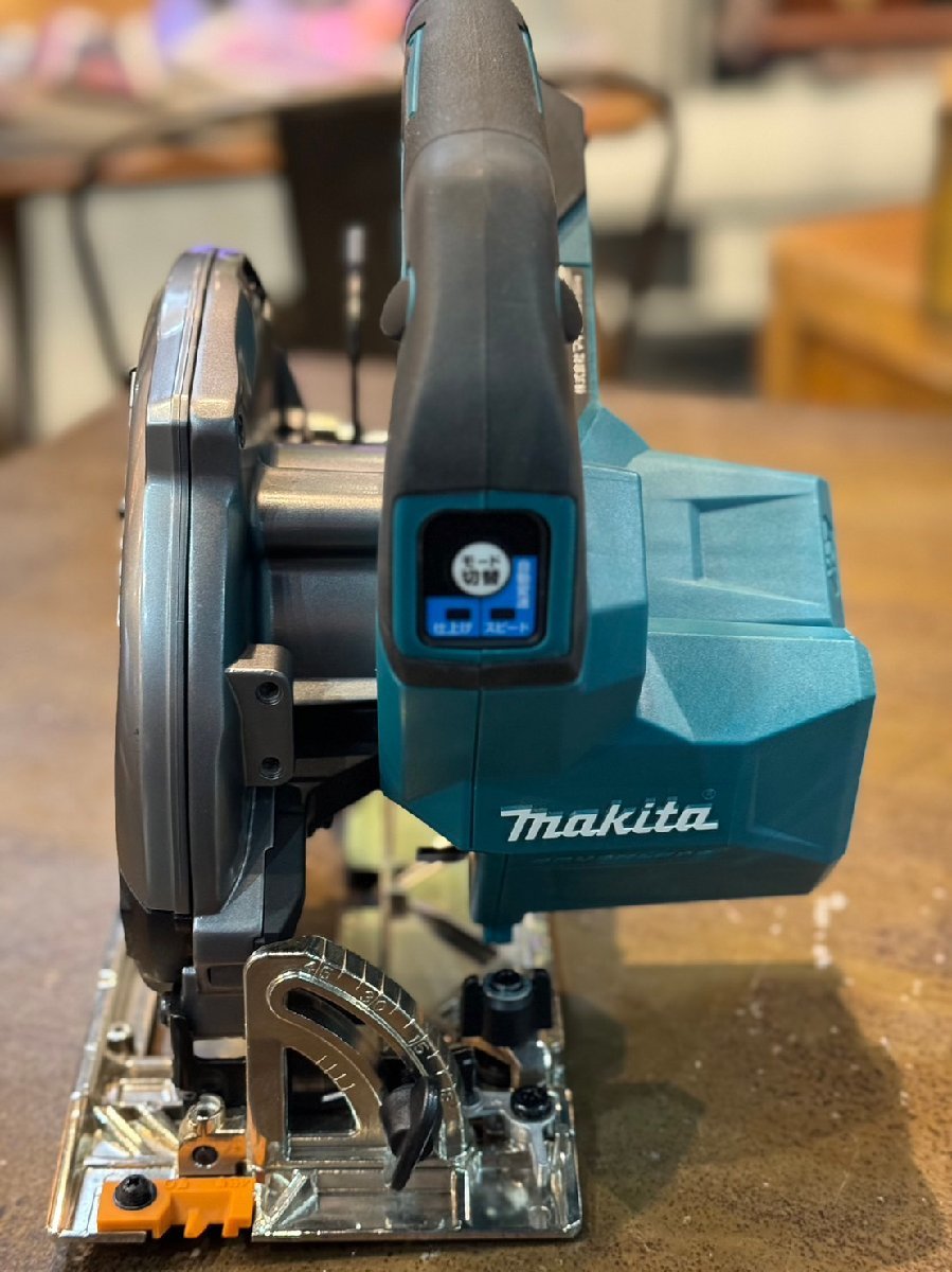 ★動作OK! 超美品! 良品! makita マキタ 充電式マルノコ HS 001GZ 40Vmax 165mm 本体のみ 丸ノコ プロツール 使用少ない鮫肌チップソー付！_画像4