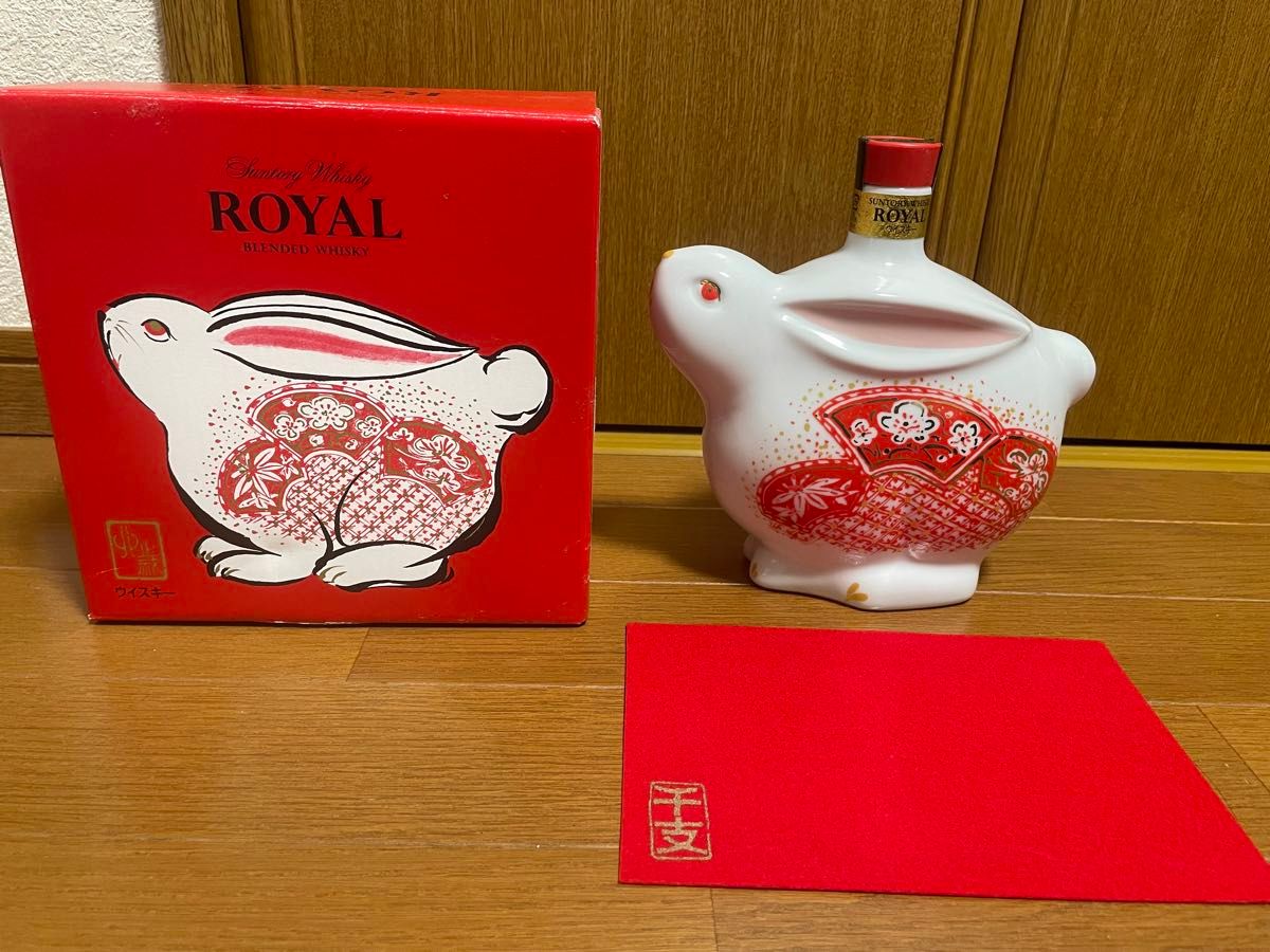 未開封　ウイスキー サントリー ローヤル 43度 干支 卯歳ボトル 600ml×1本 陶器 箱付き SUNTORY ROYAL