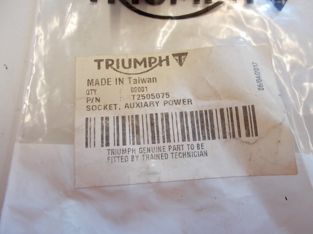 Triumph original new goods assistance power supply for socket |Socket,Auxillary Power T2505075